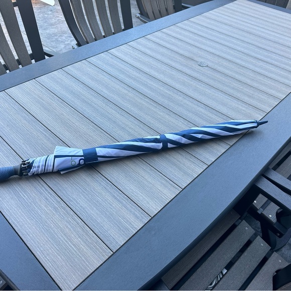 Umbrella. Huge. New. - Picture 6 of 6